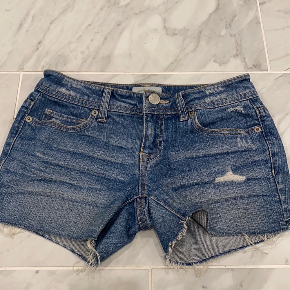 One pair of Aeropostale jean shorts size 00.